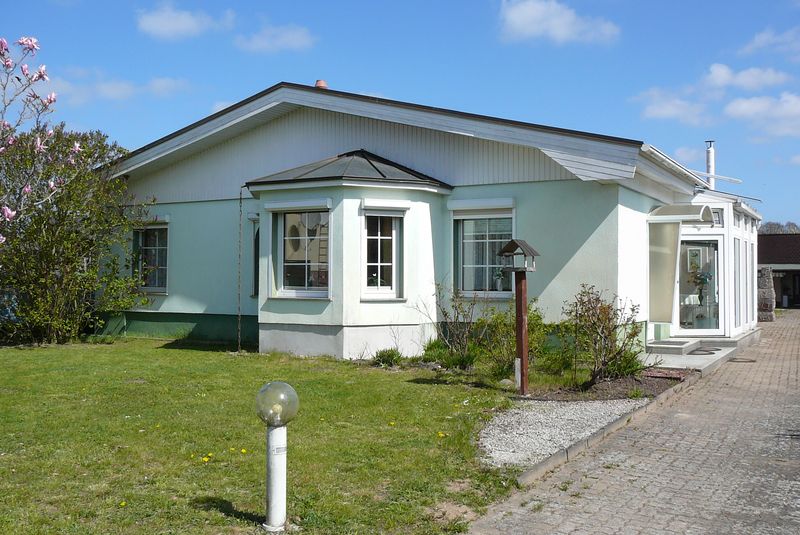 EFH 190qm + Gästehaus 50qm, Wintergärten, Pool, 1660qm Grundstück